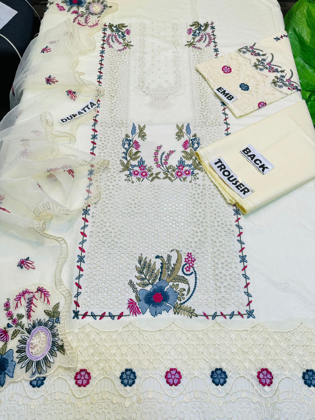 Noor-e-Chikankari Luxe
